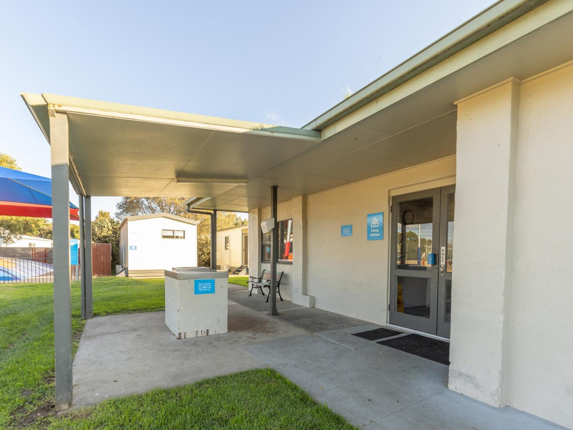 Nrma Warrnambool Riverside Holiday Park Exterior photo