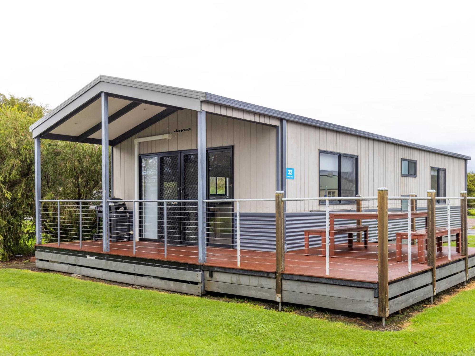 Nrma Warrnambool Riverside Holiday Park Room photo