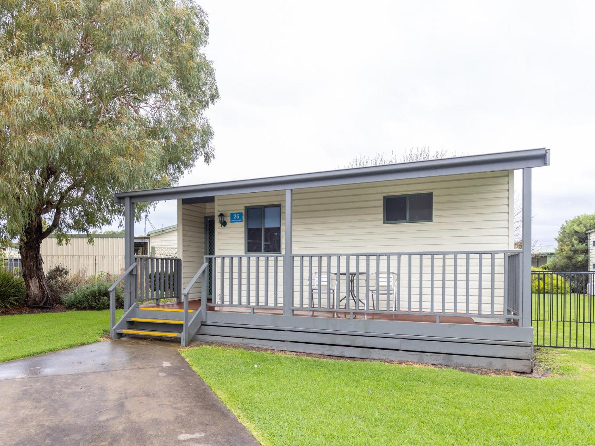 Nrma Warrnambool Riverside Holiday Park Room photo