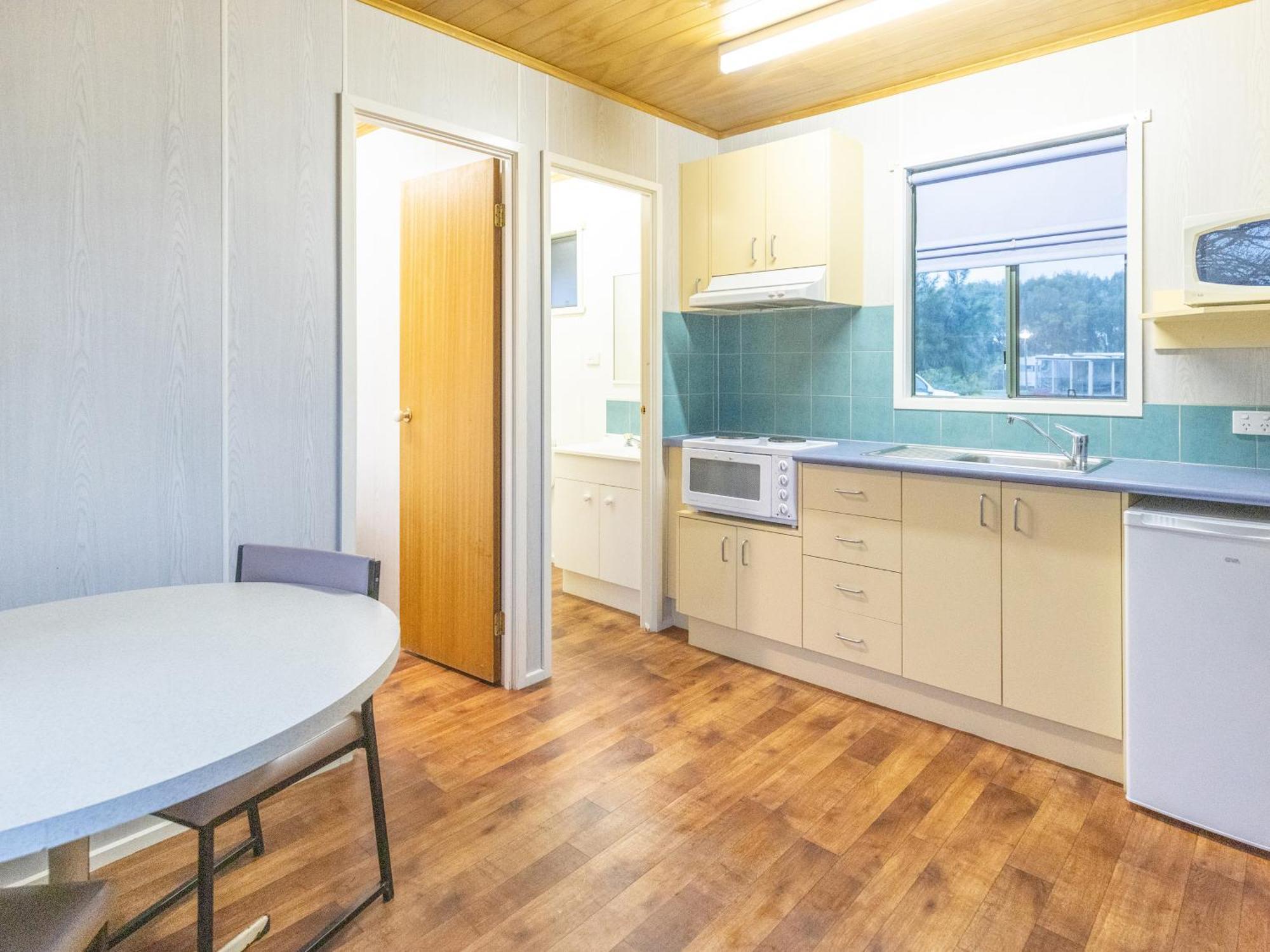 Nrma Warrnambool Riverside Holiday Park Room photo